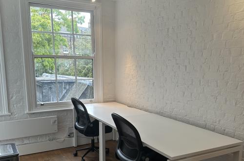 desk2-min-min