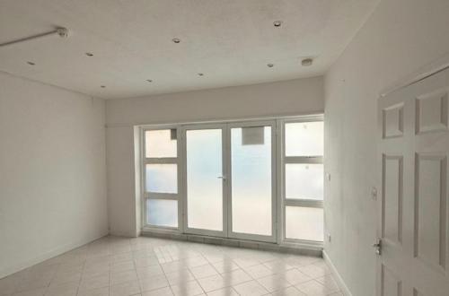 BRIGHT WORKSHOP/ARTIST/OFFICE STUDIO in Brentford - with Parking Available - ALL BILLS INCLUDED