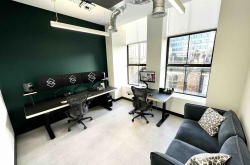 singer street edit room 4