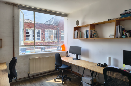Desk for rent in shared studio - Seven Sister, North London