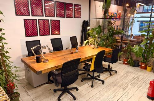 6 Desks Behind A Vibrant Coffee Shop by Oxford Street