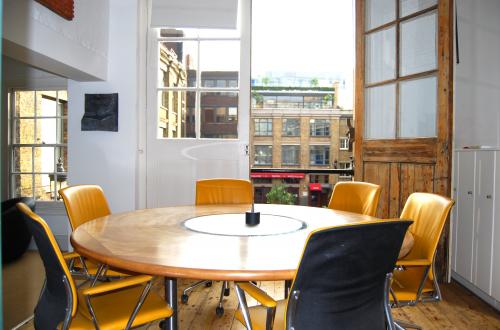 Bleeding Heart Yard, Farringdon. Up to 10 fixed desks. ALL inclusive