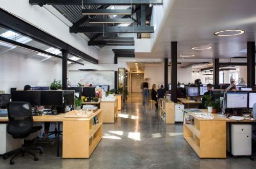 Up to 20 desks in a friendly vibrant architecture studio