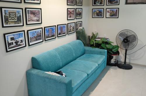 Cool Deskspace in Slick Office in south Mumbai, India