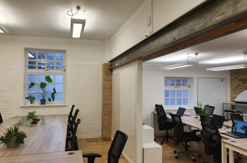 Spacious, Naturally Lit Warehouse Studio with Private Meeting Room: 10 - 12 Ppl