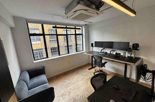 Modular media friendly small offices and meeting rooms available for short term lets