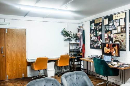 Two Desk Chairs Available in a Bright, Self-Contained Studio Space – Hackney Road, E2