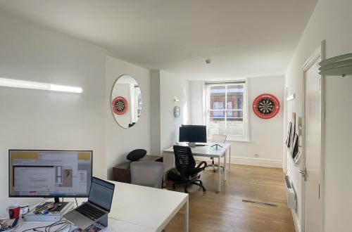 Desk available in creative Oxford Circus studio – £200pm