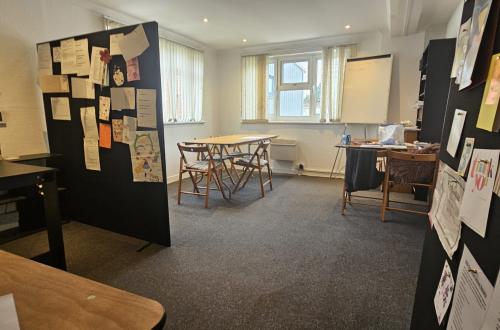 Bright, spacious, well-maintained office space, minutes from central line tube.